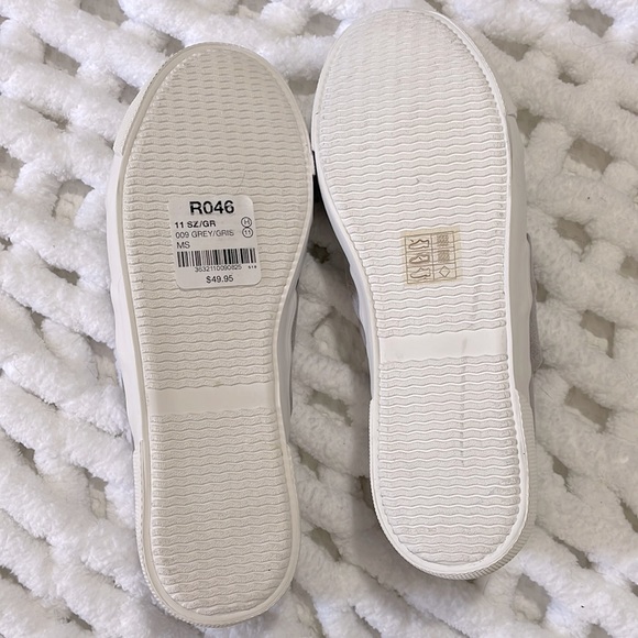 BNWT Slide On Shoes - Picture 3 of 4